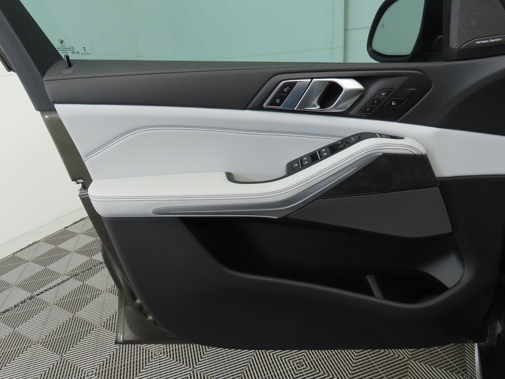 Certified 2024 BMW X5 xDrive40i w/ Premium Package image 24