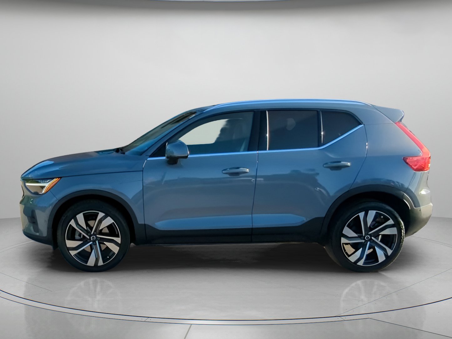 Used 2023 Volvo XC40 B5 Plus w/ Protection Package Premier AWD/4WD image 16