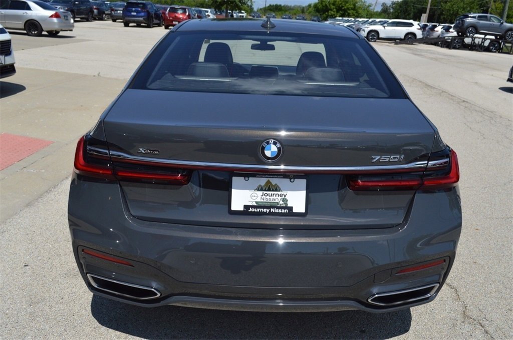 Used 2021 BMW 750i xDrive w/ M Sport Package image 11