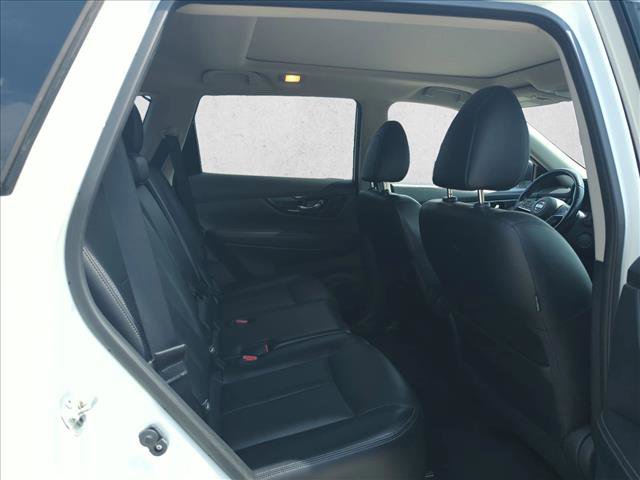 Used 2018 Nissan Rogue SL w/ Premium Package image 15