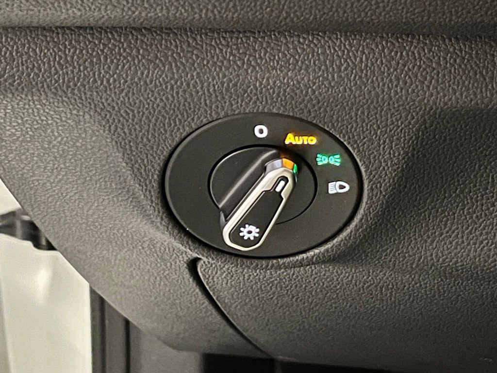 Used 2023 Volkswagen Jetta SE w/ Panoramic Sunroof Package image 15