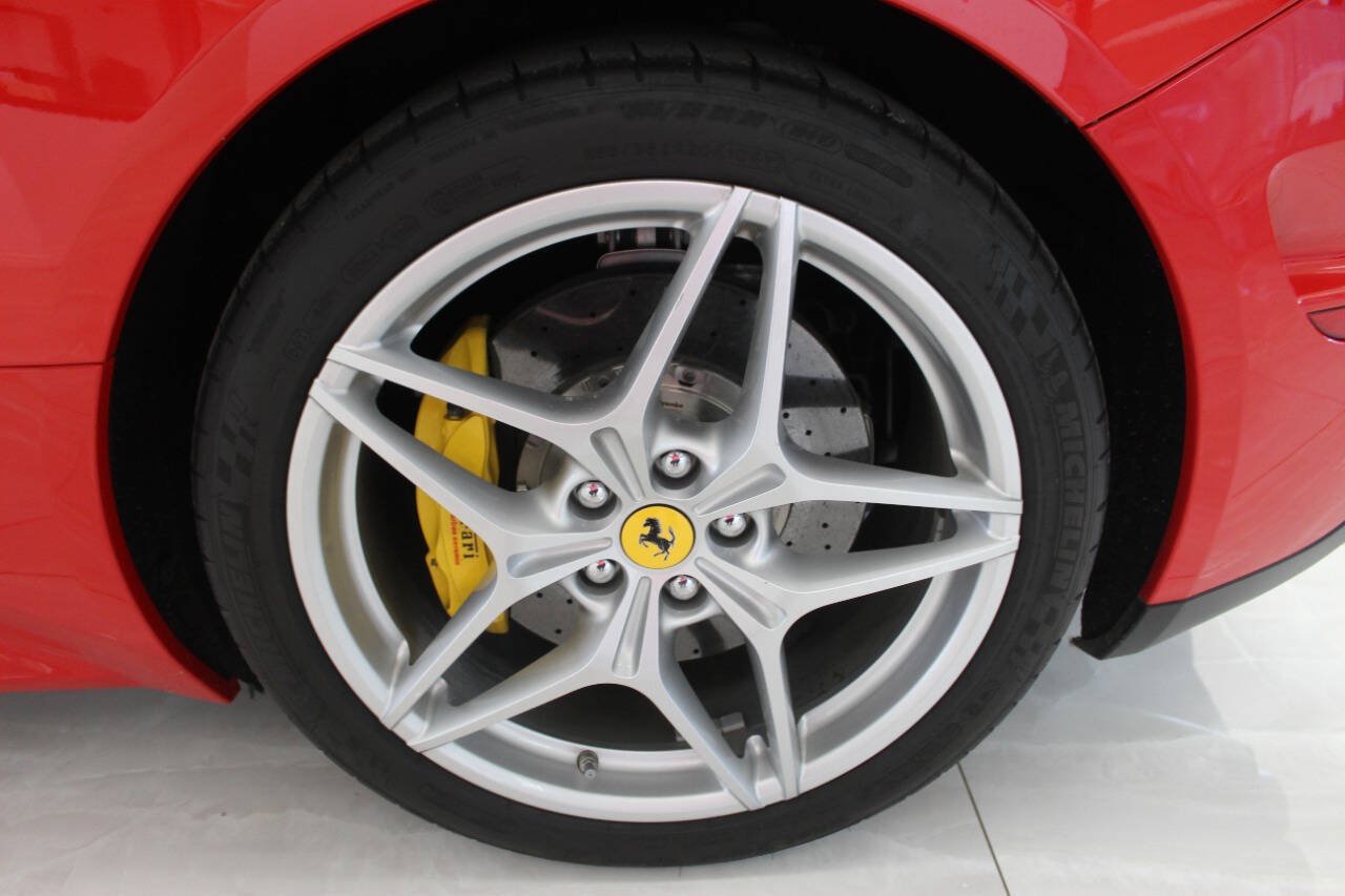 Used 2016 Ferrari California T RWD image 15