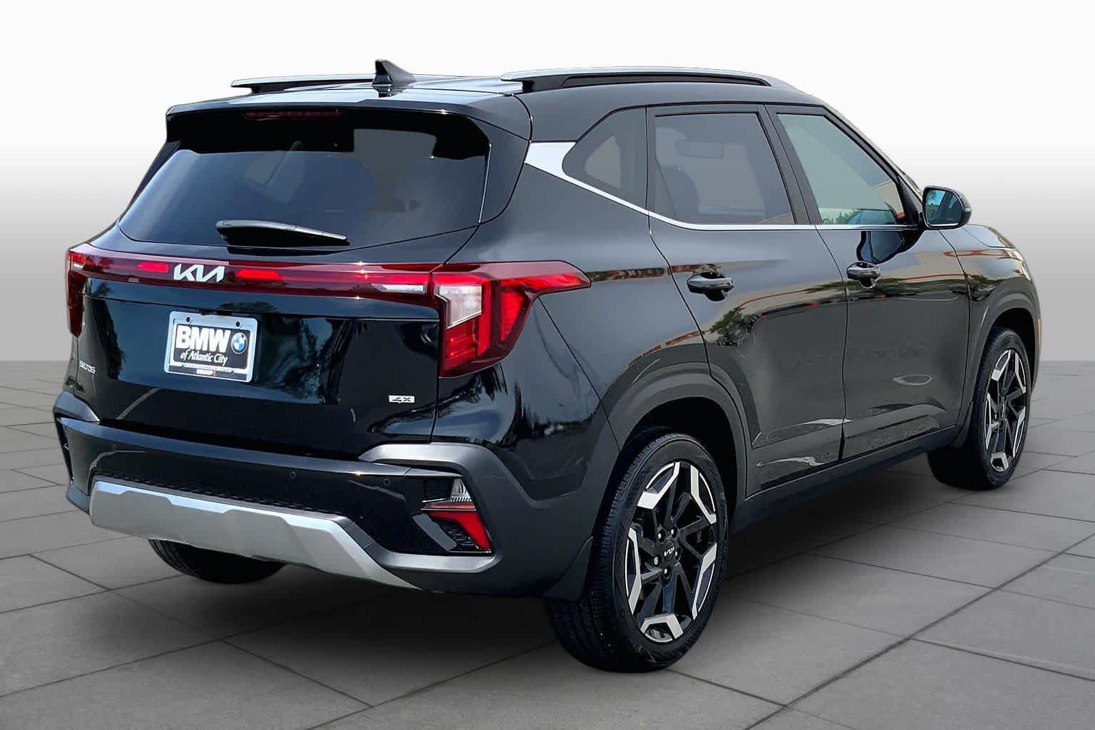 Used 2025 Kia Seltos SX w/ SX Sunroof Package AWD/4WD image 13