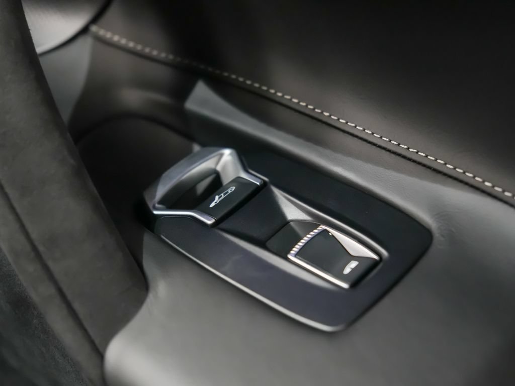 Used 2026 McLaren 750S Spider RWD image 16