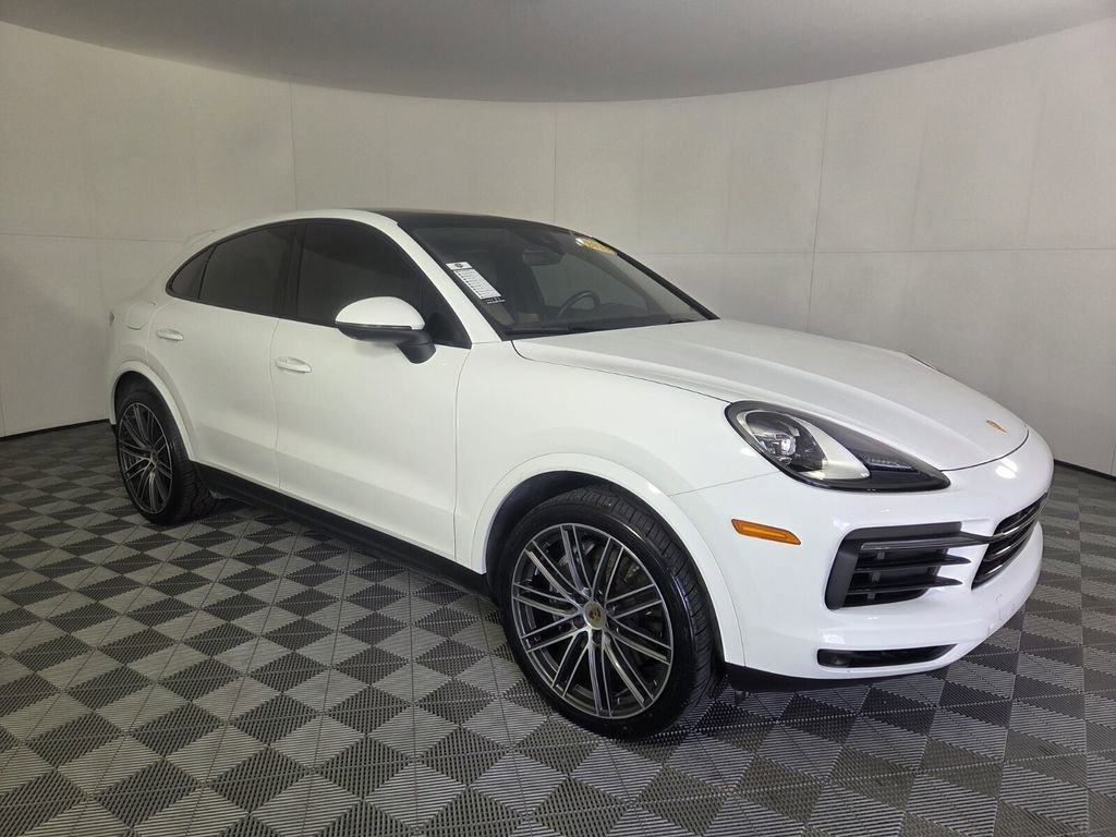 Used 2023 Porsche Cayenne Platinum Edition image 2