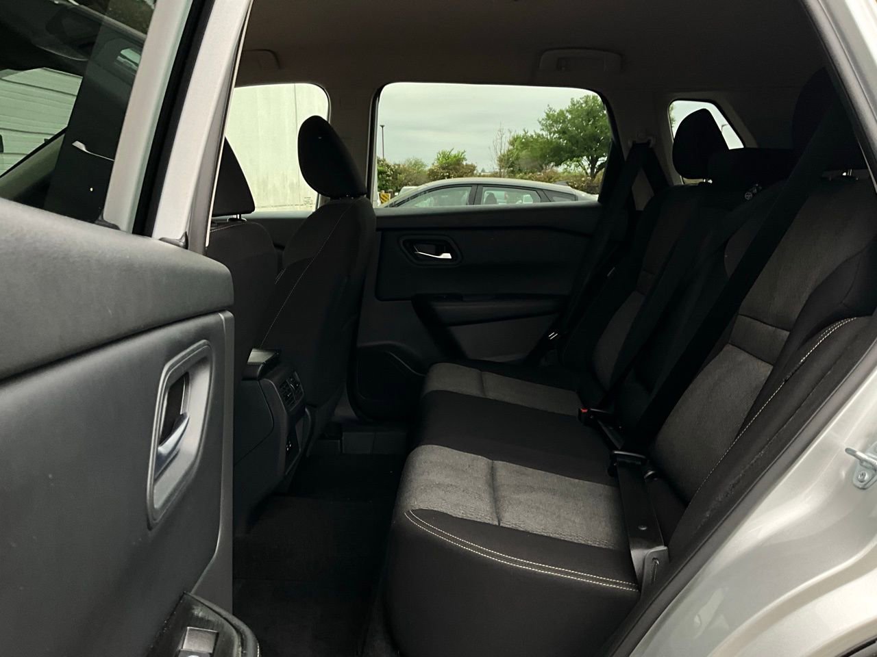 Used 2025 Nissan Rogue SV image 12
