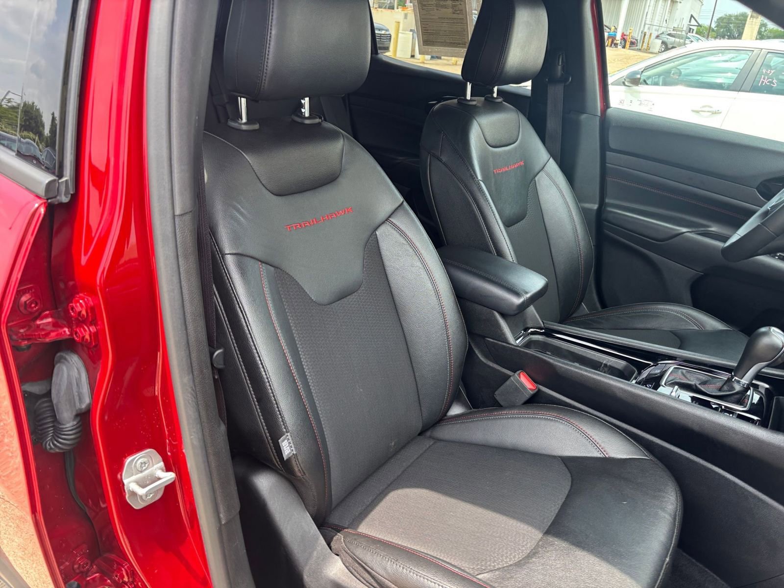 Used 2025 Jeep Compass Trailhawk AWD/4WD image 34