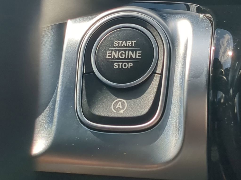 Used 2024 Mercedes-Benz GLB 250 4MATIC image 15