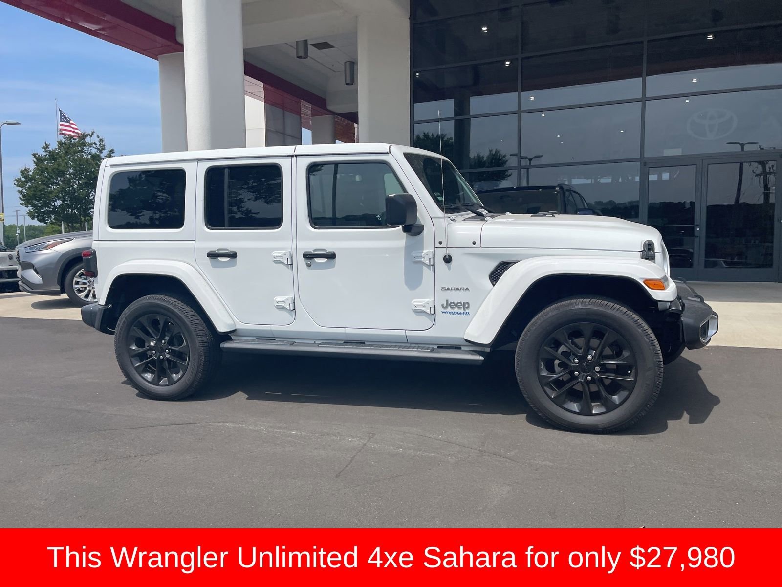 Used 2021 Jeep Wrangler Unlimited Sahara w/ Cold Weather Group AWD/4WD image 10
