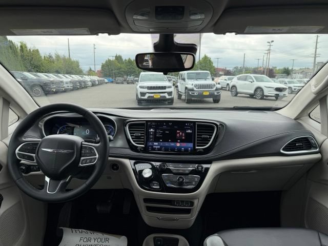 Used 2024 Chrysler Pacifica Limited FWD image 18