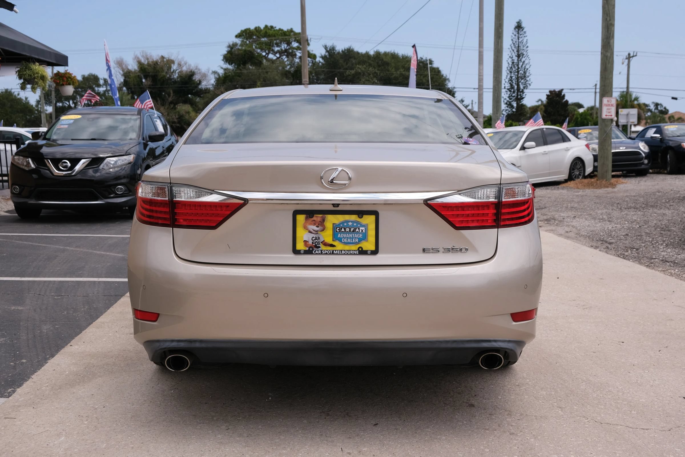 Used 2014 Lexus ES 350 w/ Luxury Package FWD image 6