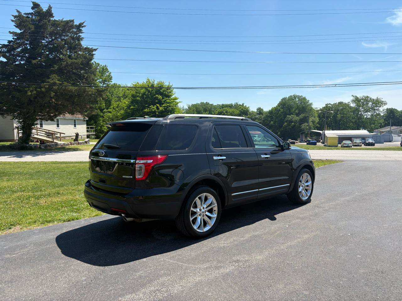Used 2015 Ford Explorer XLT w/ Equipment Group 202B FWD image 28