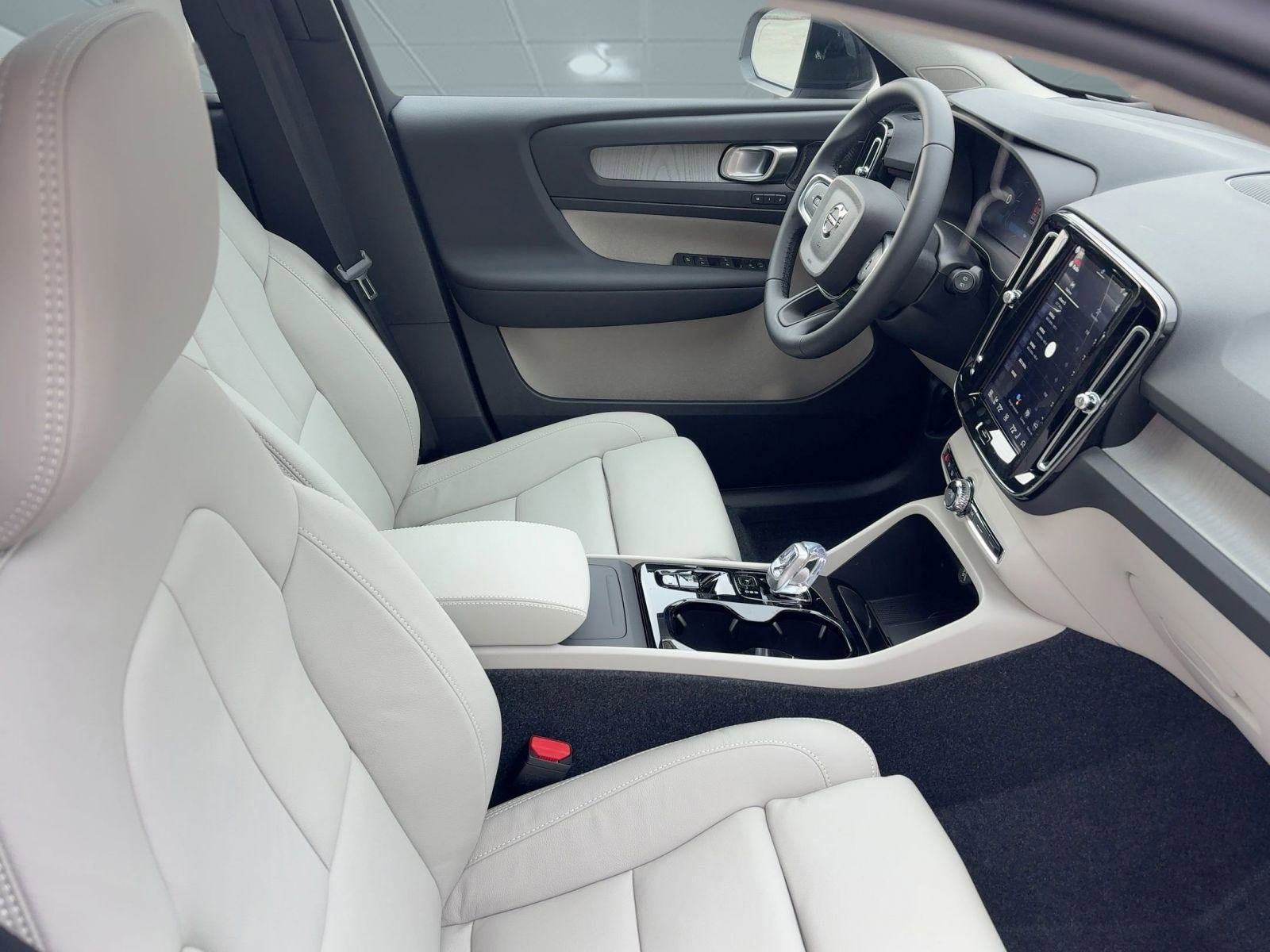 New 2026 Volvo XC40 B5 Ultra w/ Climate Package image 29