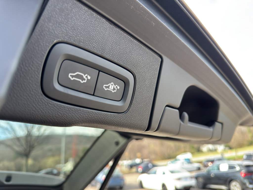 Certified 2025 Volvo XC60 B5 Plus image 20