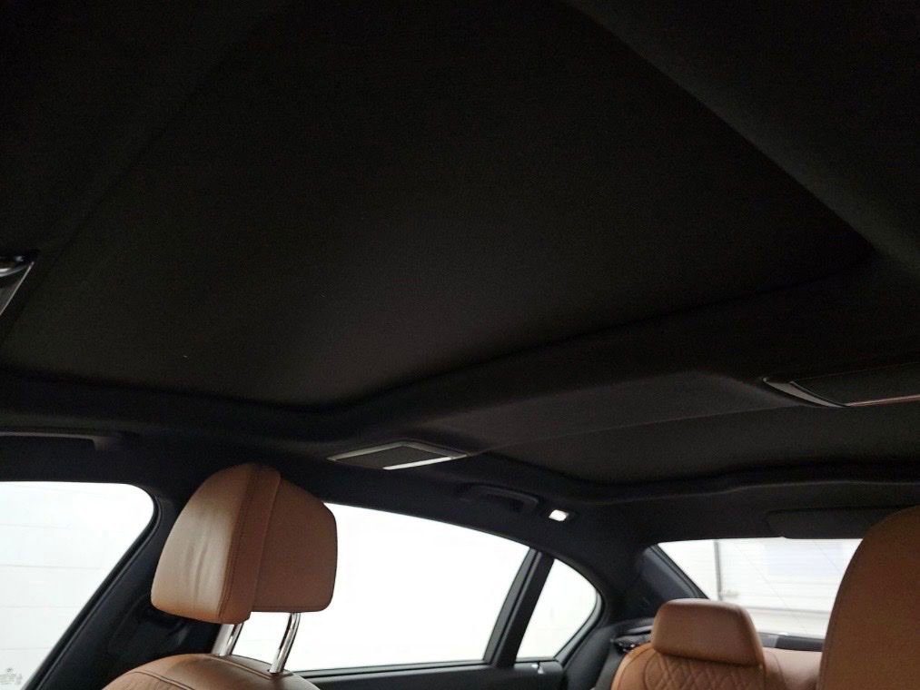 Used 2018 BMW 750i xDrive AWD/4WD image 7