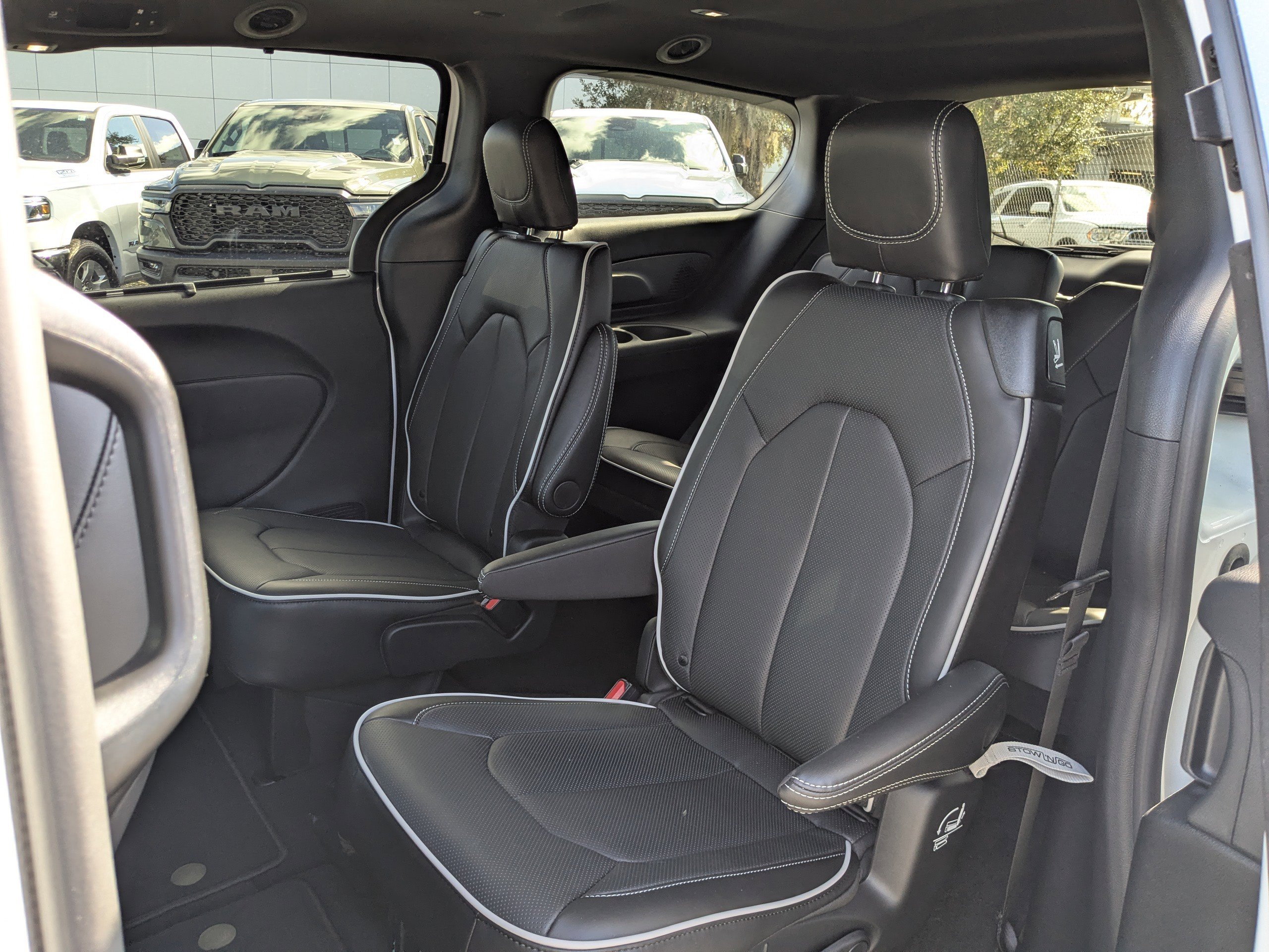 New 2026 Chrysler Pacifica Limited w/ S Appearance Package image 13