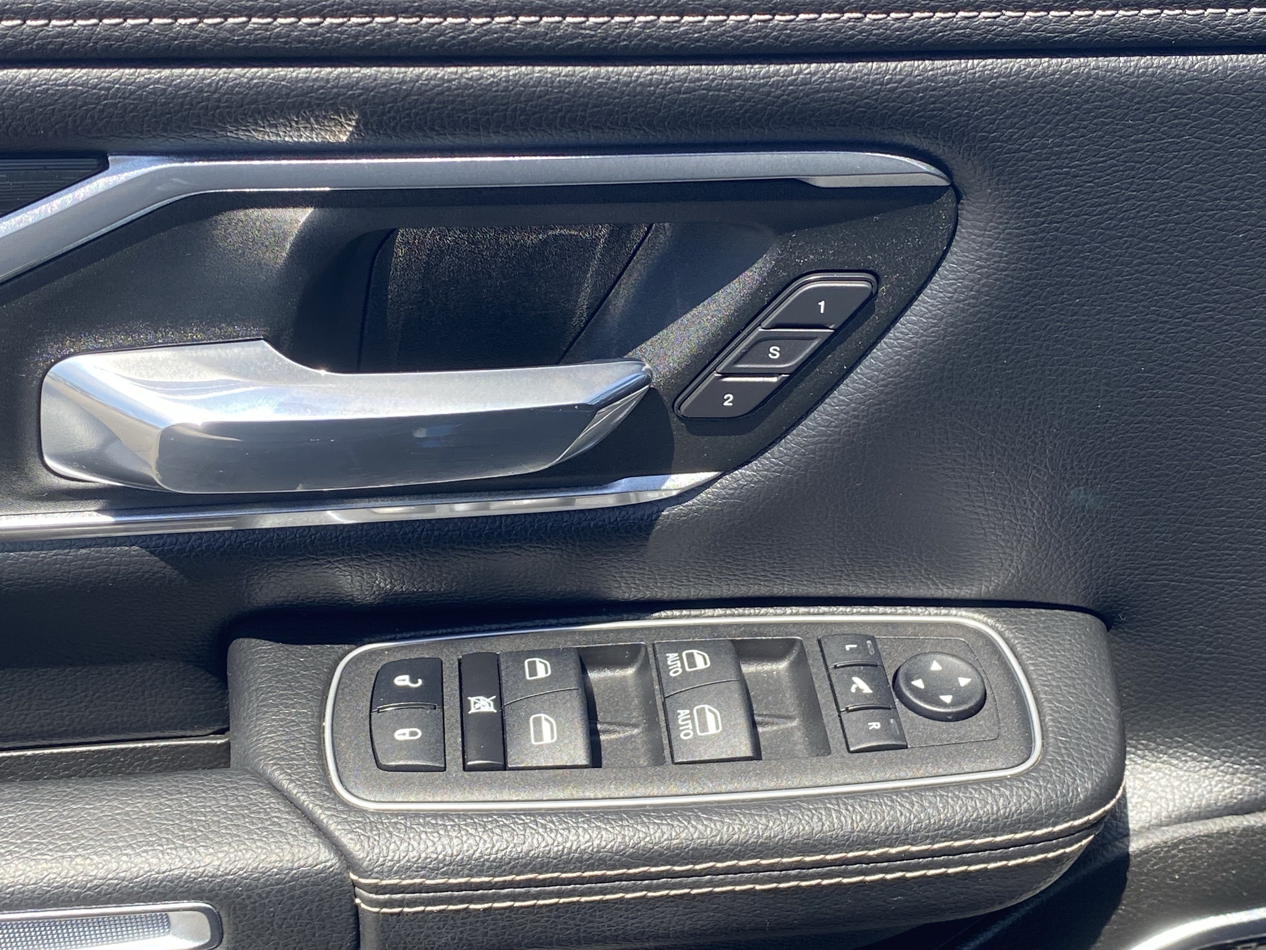 Used 2023 RAM 1500 Laramie AWD/4WD image 19