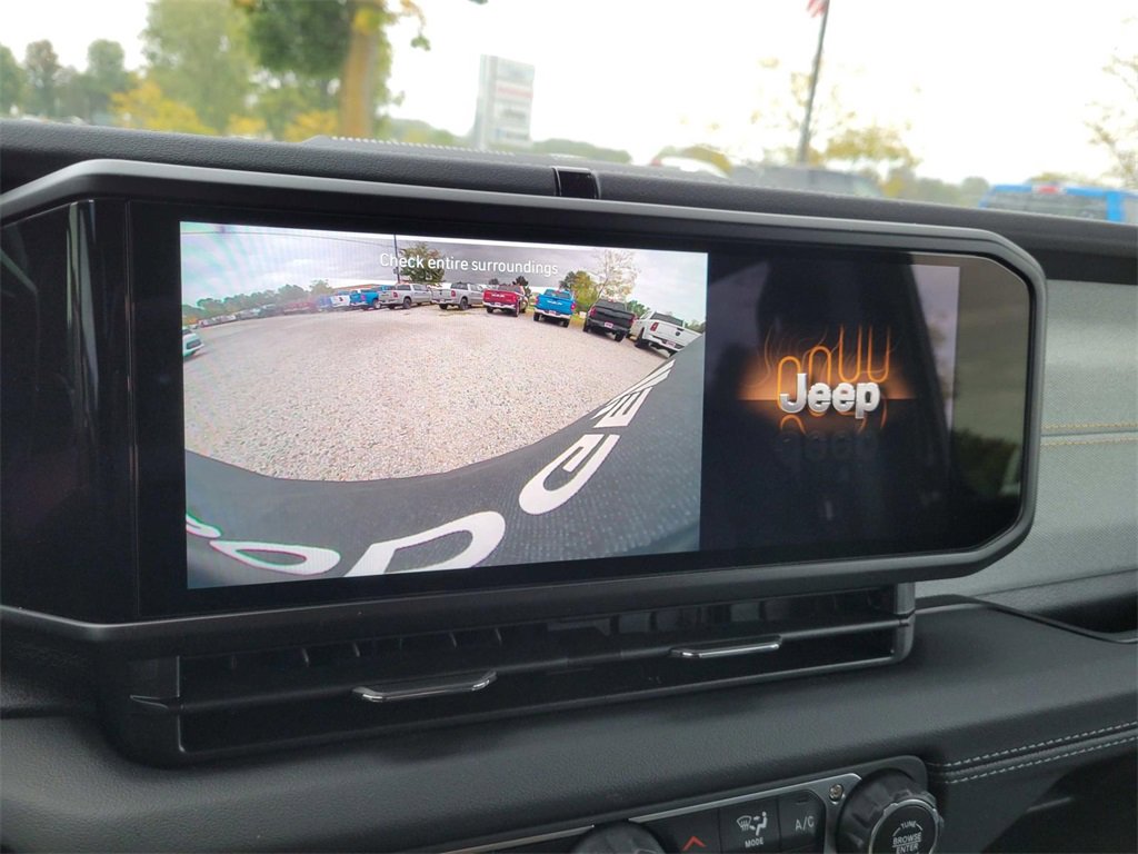 Used 2024 Jeep Wrangler Sahara image 11