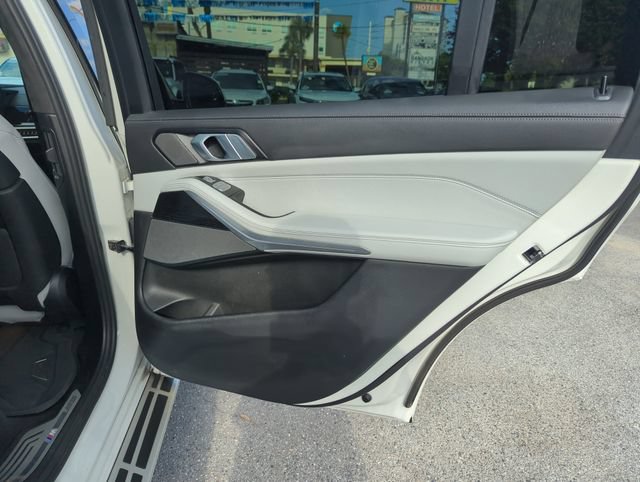 Used 2024 BMW X7 xDrive40i w/ M Sport Package AWD/4WD image 34