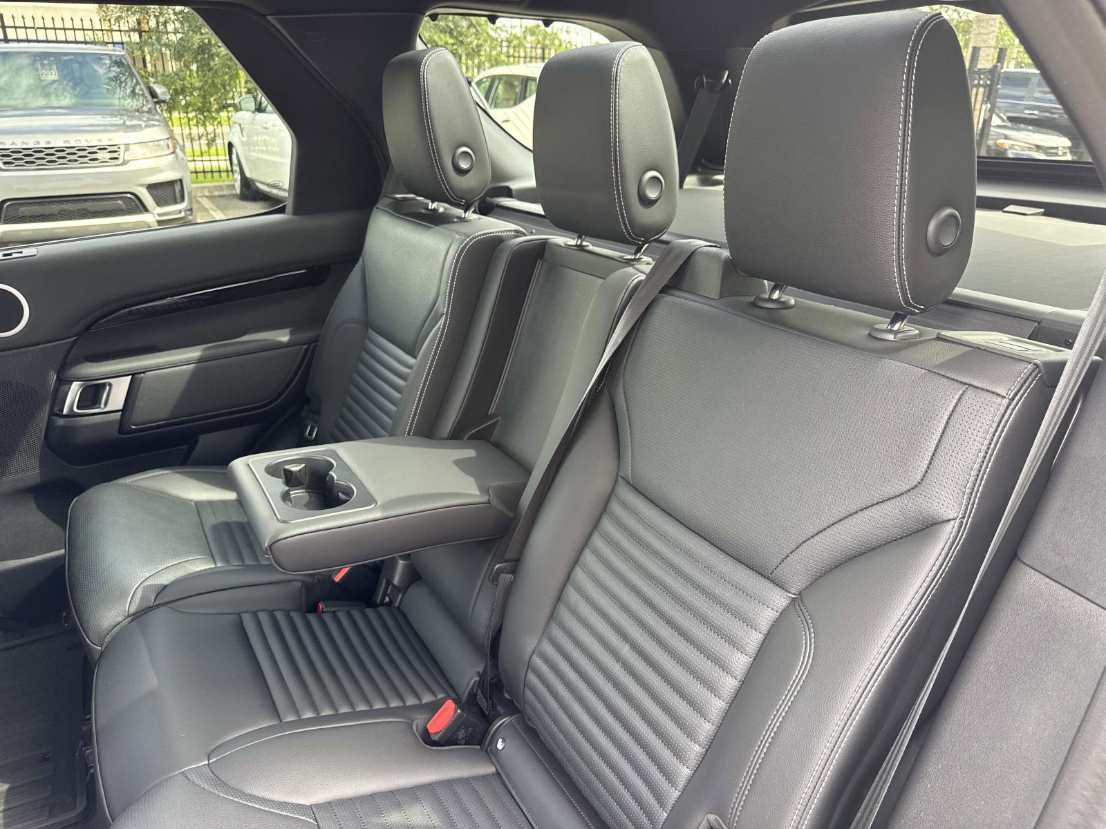 Certified 2025 Land Rover Discovery S image 14