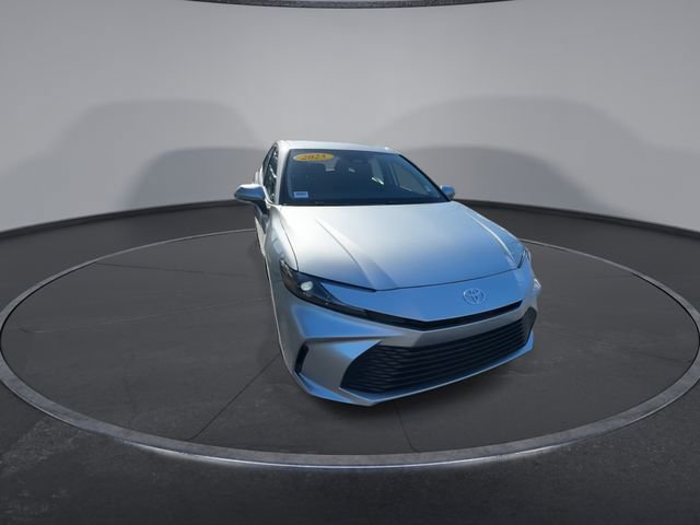 Used 2025 Toyota Camry LE image 5