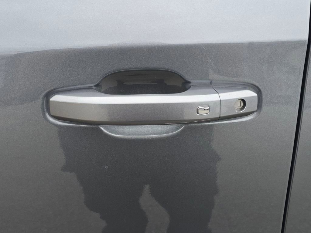 Used 2022 Chevrolet Silverado 1500 LT w/ Z71 Off-Road Package image 11