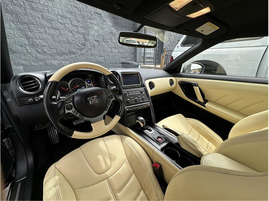 Used 2015 Nissan GT-R Premium AWD/4WD image 14