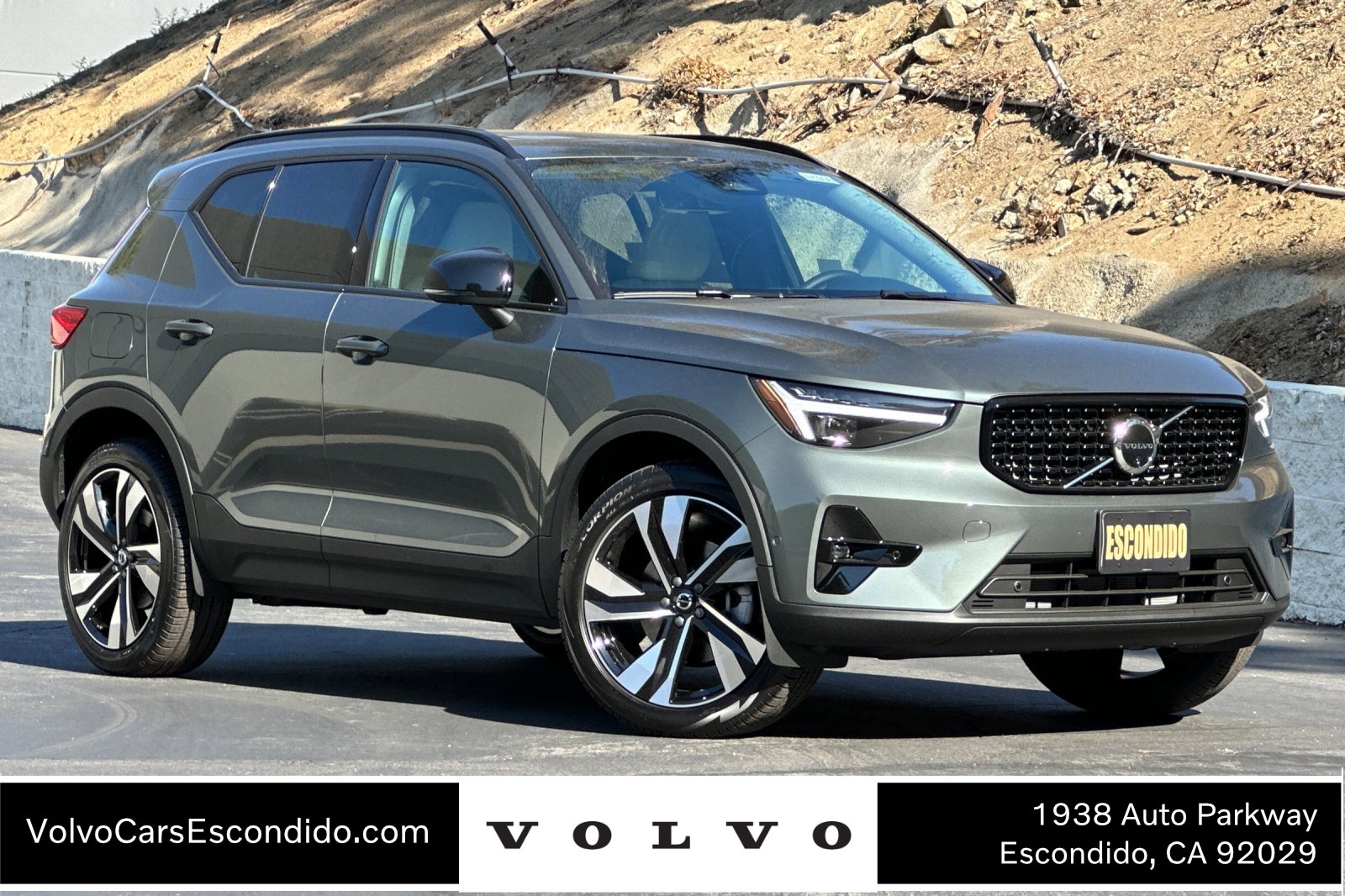 New 2026 Volvo XC40 B5 Ultra