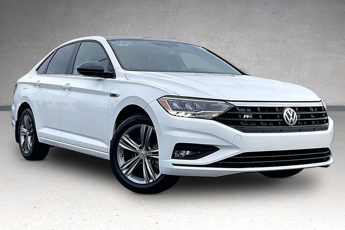 Used 2019 Volkswagen Jetta R-Line w/ R-Line Cold Weather Package FWD image 2