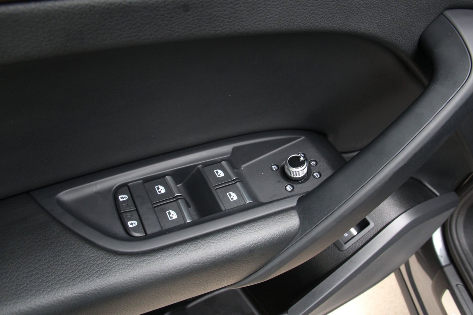 Used 2023 Audi Q5 2.0T Premium w/ Convenience Package image 13