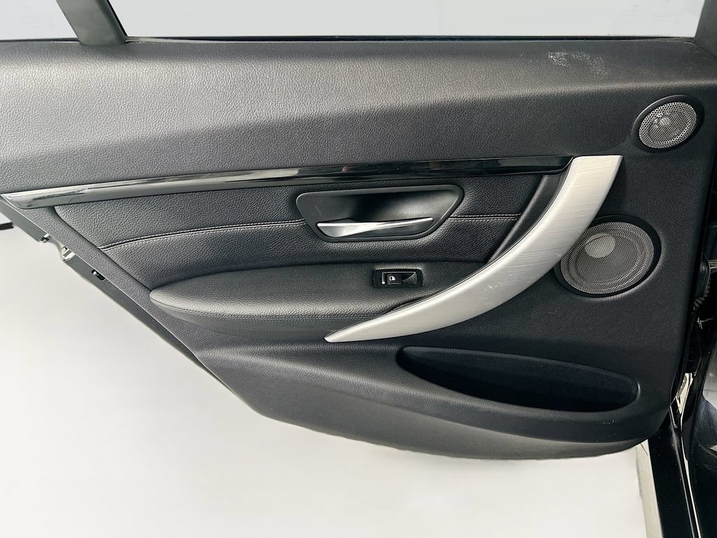 Used 2017 BMW 340i Sedan RWD image 25