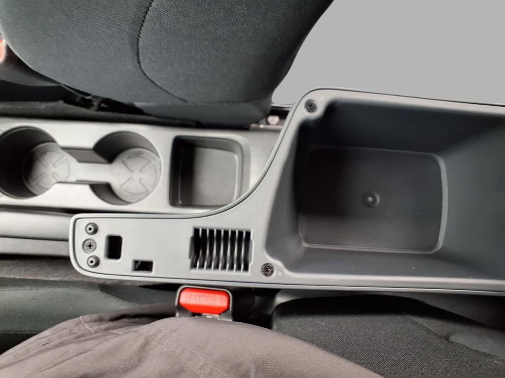 Certified 2025 Nissan Kicks Play S image 12