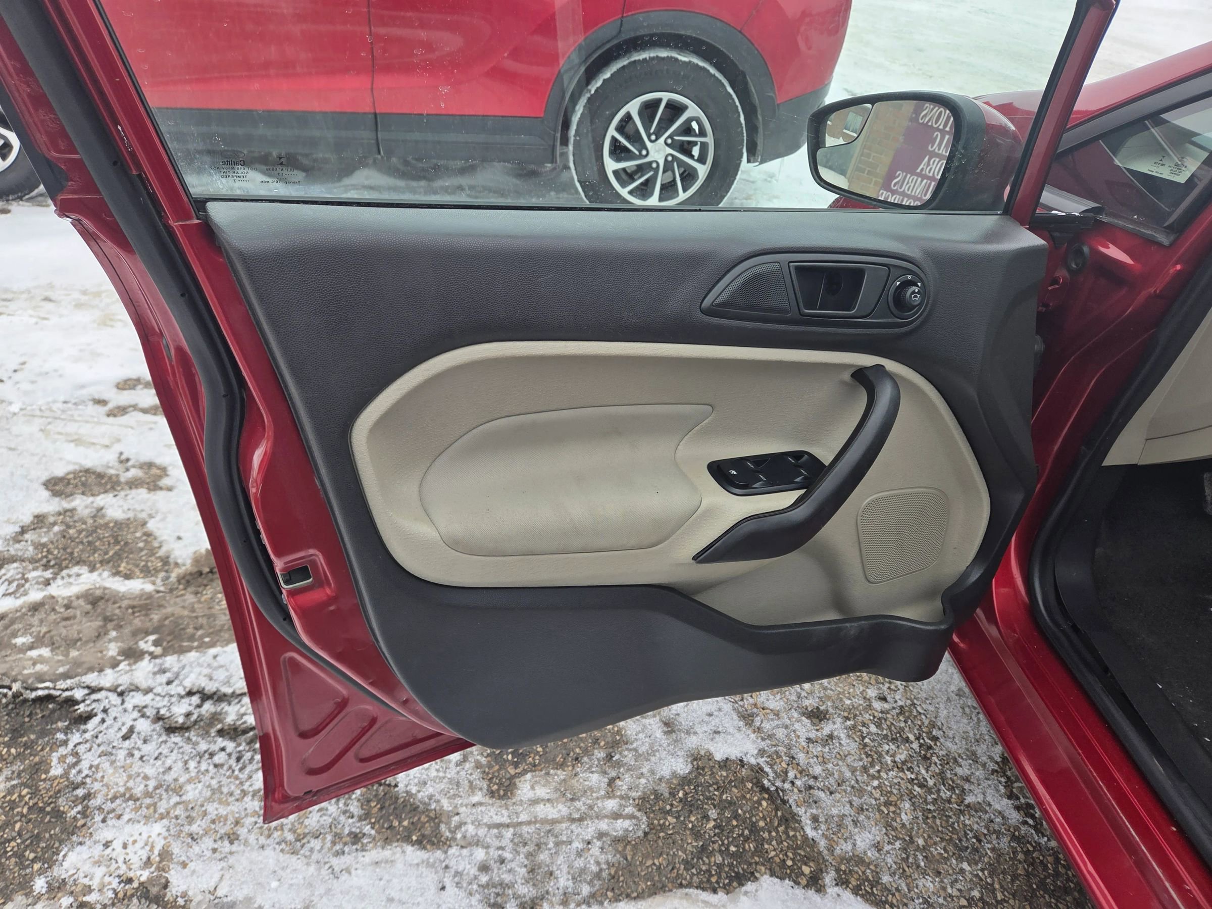 Used 2017 Ford Fiesta SE image 8