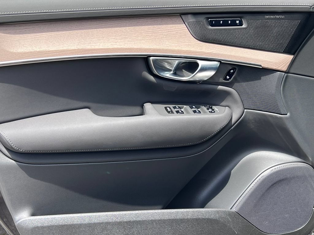 New 2026 Volvo XC90 B6 Plus w/ Protection Package Premier AWD/4WD image 10