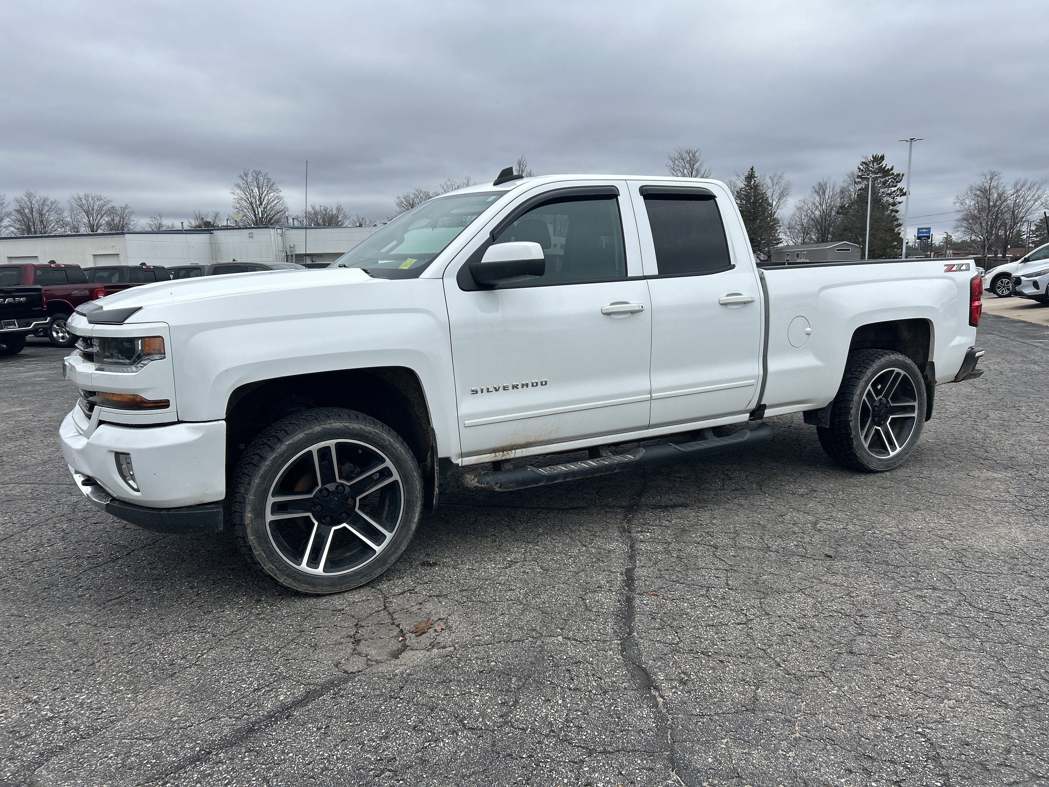 Used 2019 Chevrolet Silverado 1500 LT w/ LPO, Black Pack AWD/4WD image 8