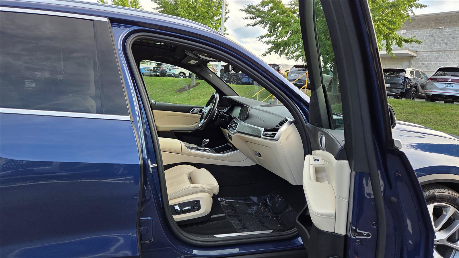 Used 2022 BMW X5 xDrive45e w/ Climate Comfort Package AWD/4WD image 34