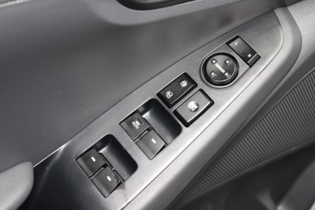 Used 2018 Hyundai Ioniq Plug-In Hybrid FWD image 12