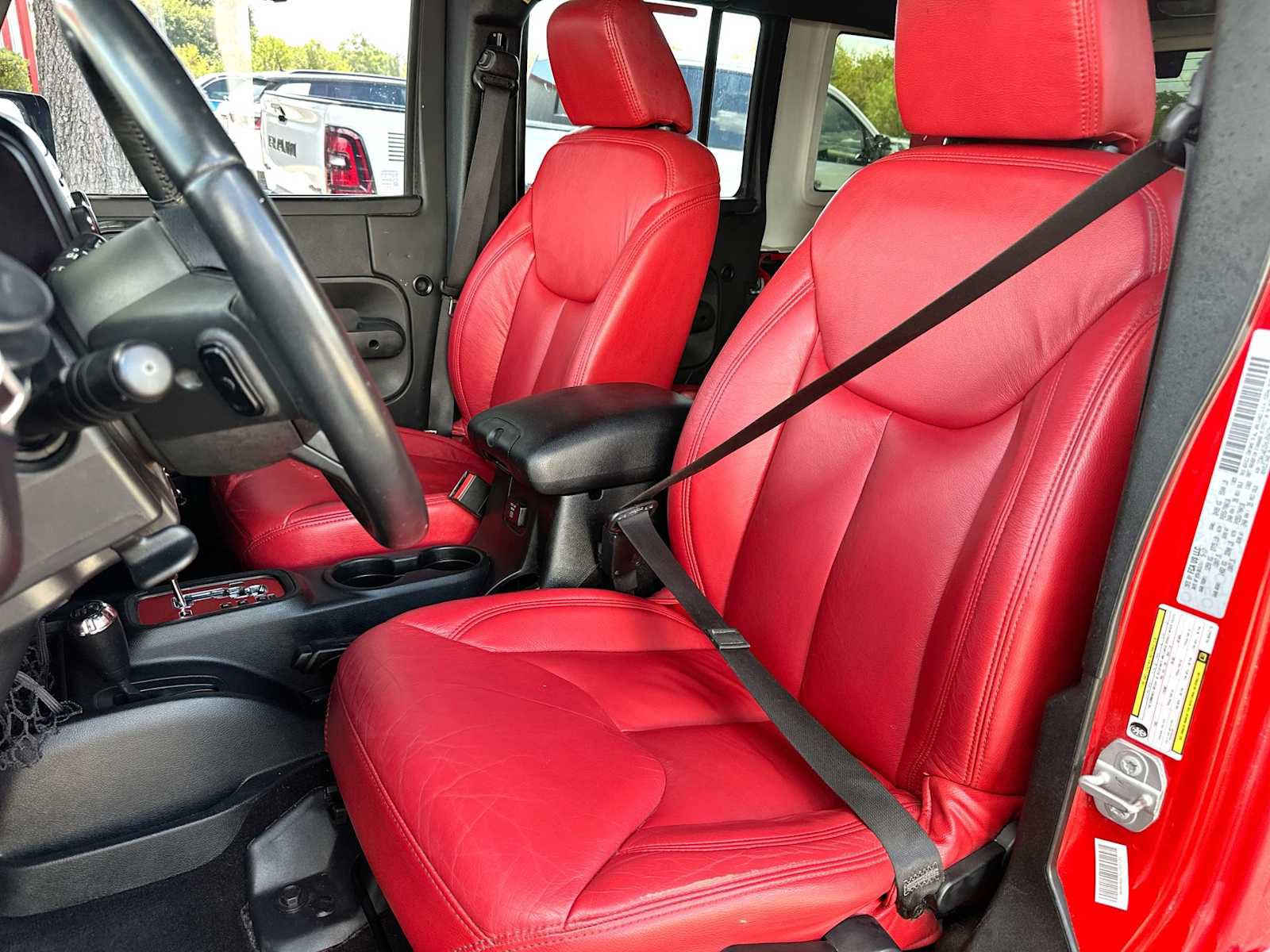 Used 2017 Jeep Wrangler Unlimited Sahara AWD/4WD image 17