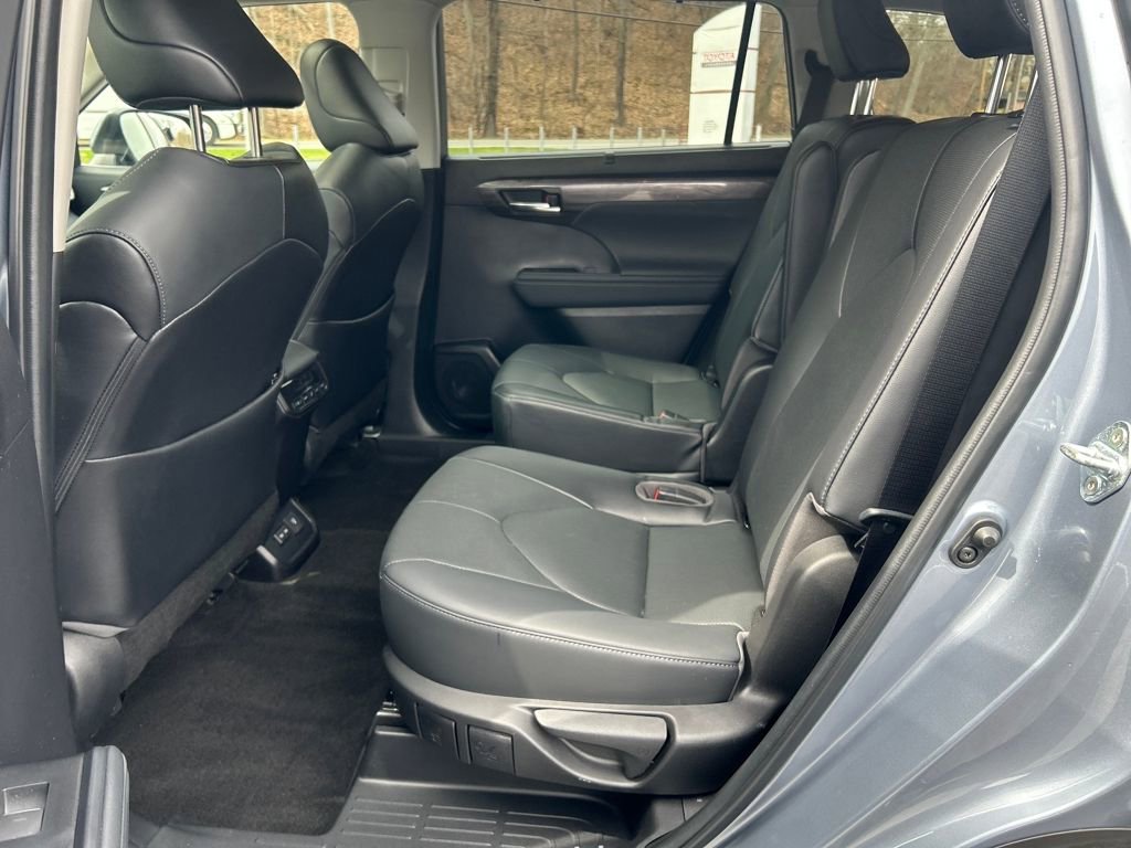 Used 2023 Toyota Highlander Limited image 30