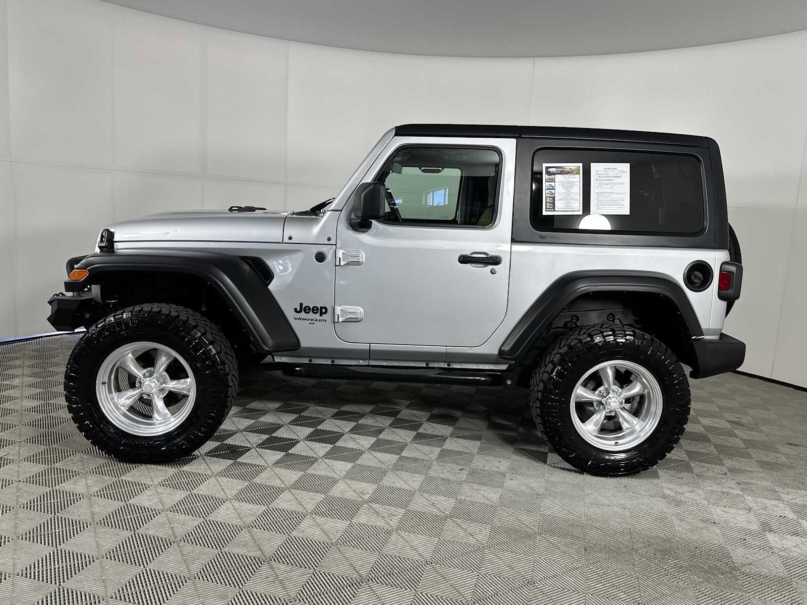 Used 2022 Jeep Wrangler Sport image 5