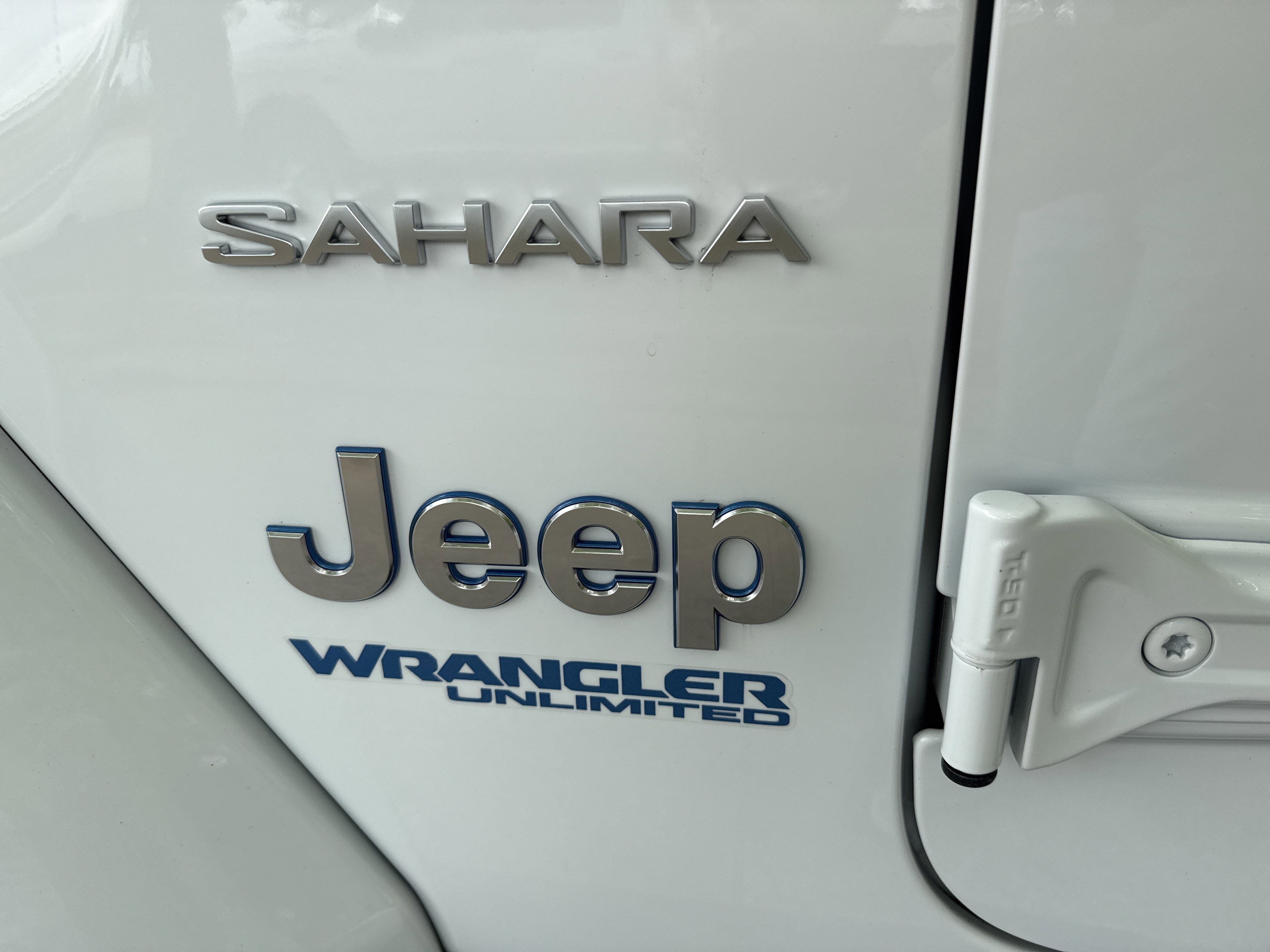 Used 2022 Jeep Wrangler Unlimited Sahara w/ Cold Weather Group AWD/4WD image 11