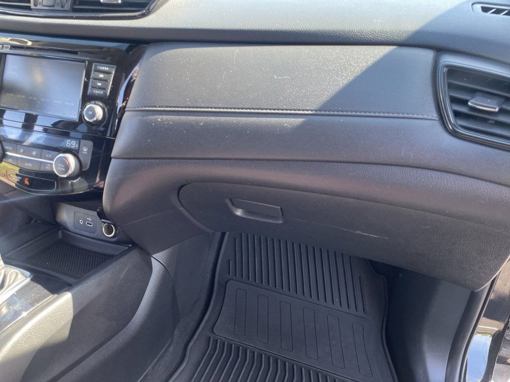 Used 2020 Nissan Rogue SV image 46