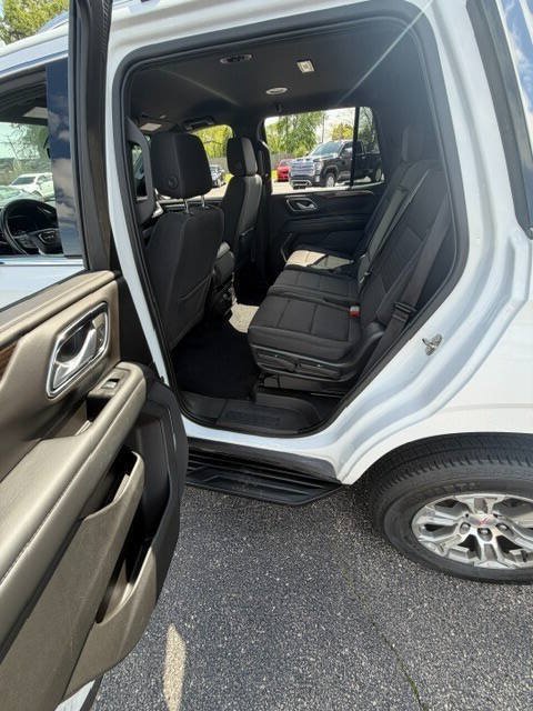 Used 2022 GMC Yukon SLE w/ Gmc Pro Safety Plus Package AWD/4WD image 13