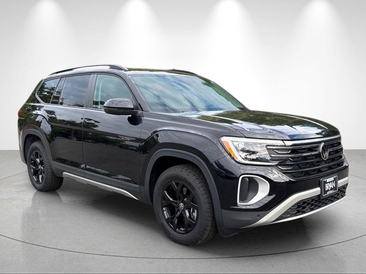Used 2025 Volkswagen Atlas Peak Edition SE AWD/4WD image 7