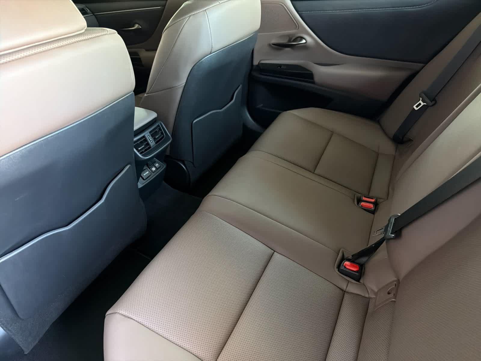 Certified 2025 Lexus ES 300h w/ Premium Package FWD image 4