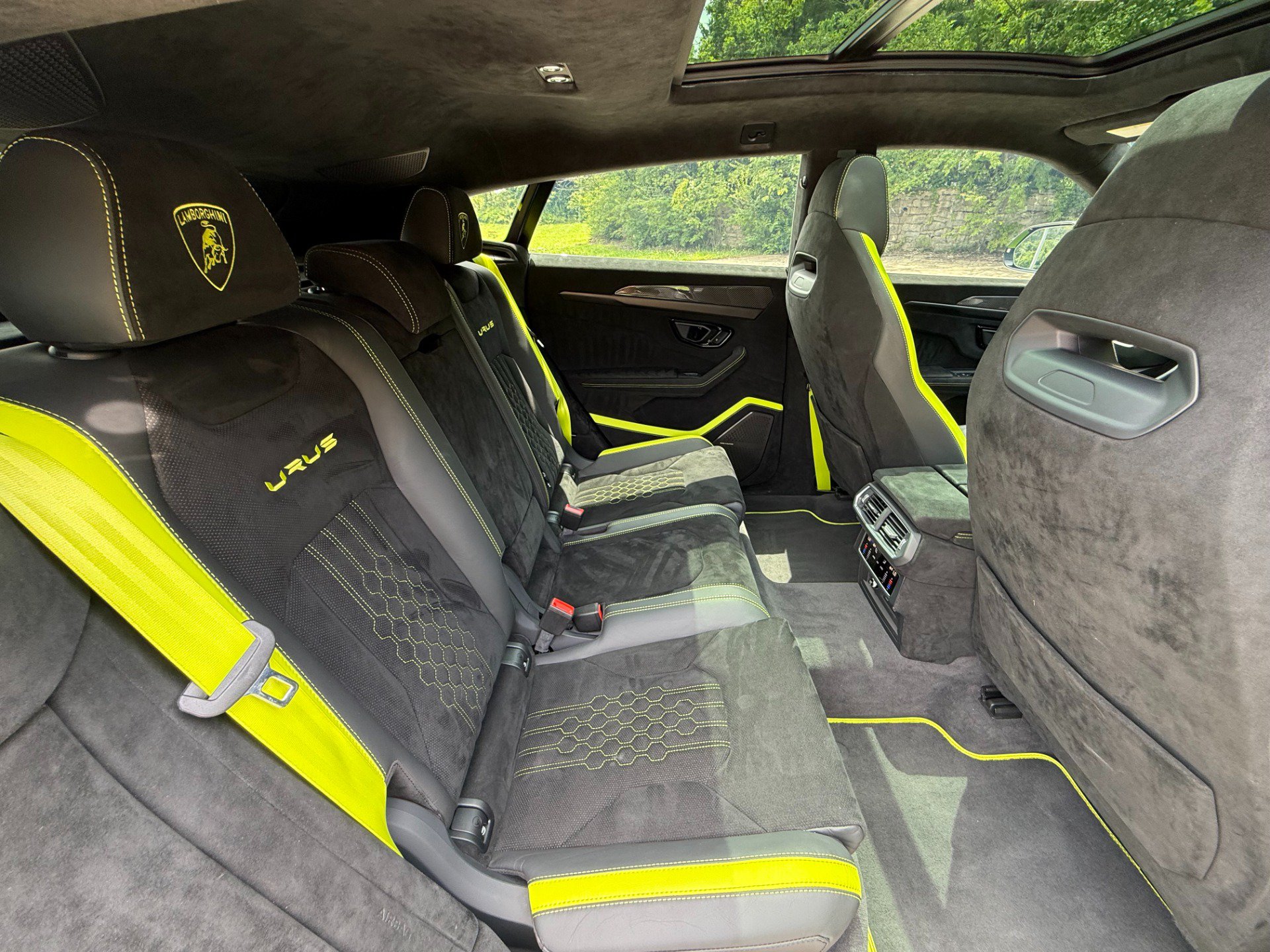 Used 2023 Lamborghini Urus Performante AWD/4WD image 32
