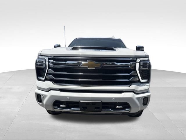 Used 2024 Chevrolet Silverado 3500 High Country w/ High Country Premium Package AWD/4WD image 2