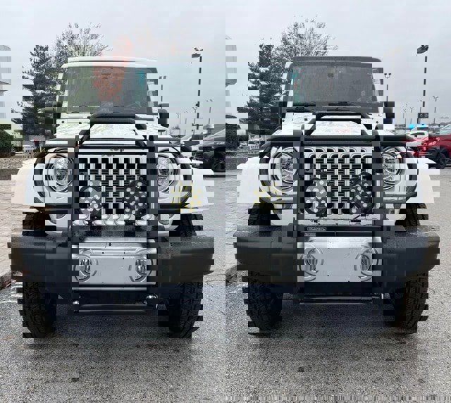 Certified 2018 Jeep Wrangler Unlimited Sahara w/ Connectivity Group image 4