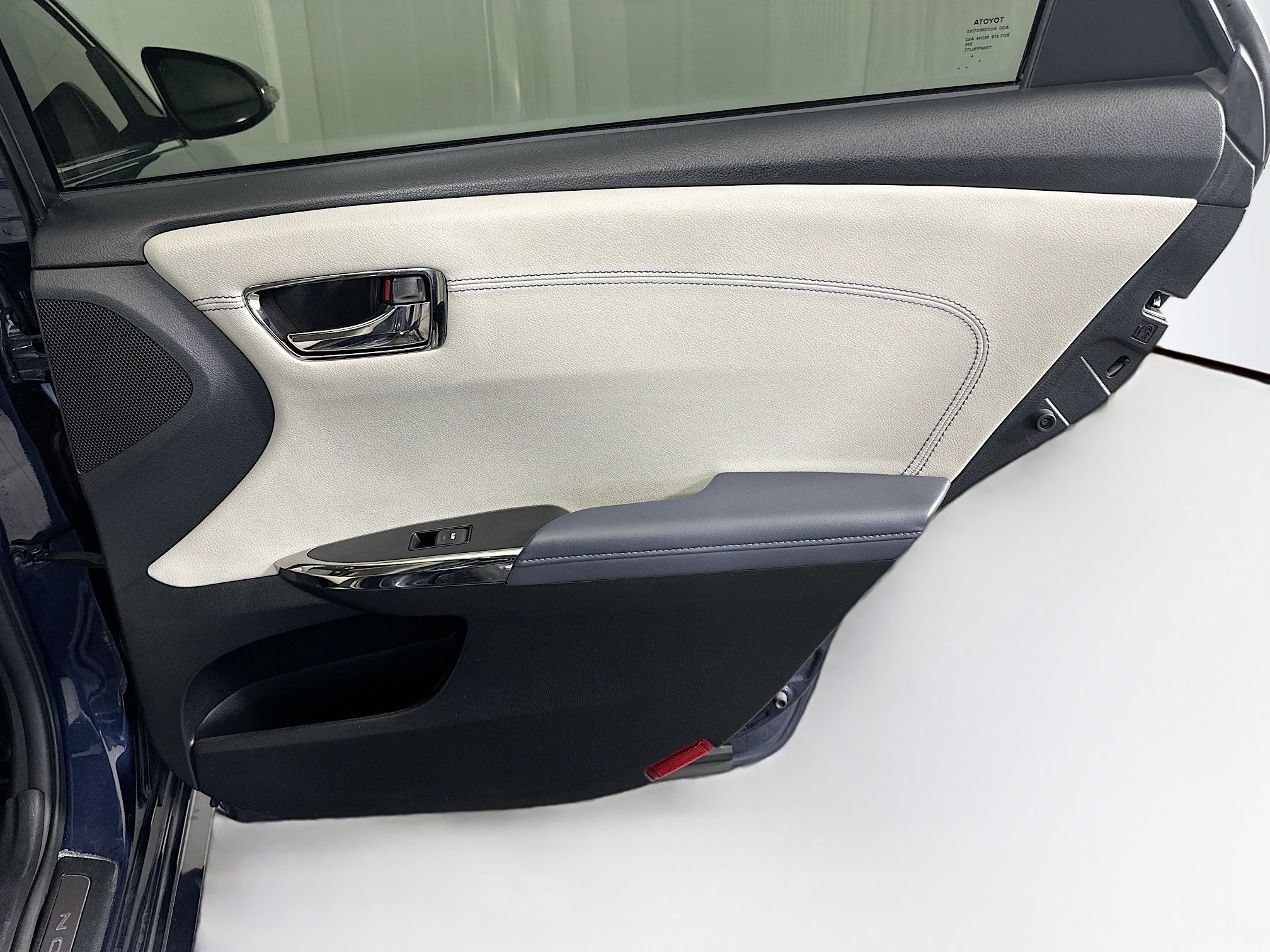 Used 2014 Toyota Avalon Limited FWD image 32