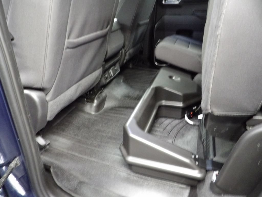 Used 2022 Chevrolet Silverado 1500 LT AWD/4WD image 51